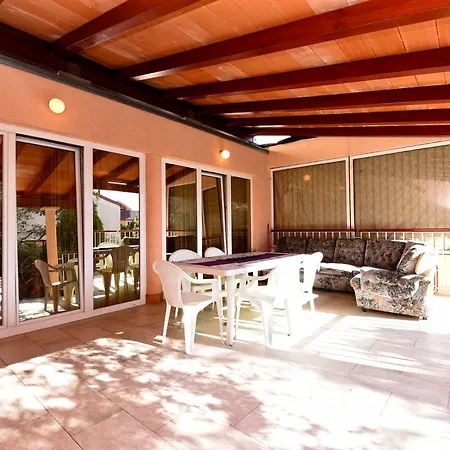 Apartment Josip 1562 *