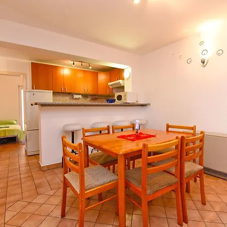 Apartment Josip 1562