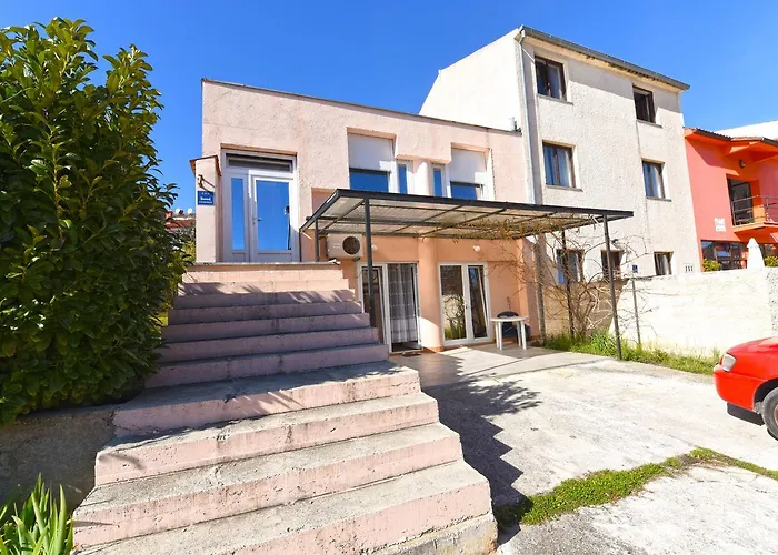 公寓 Josip 1562 *