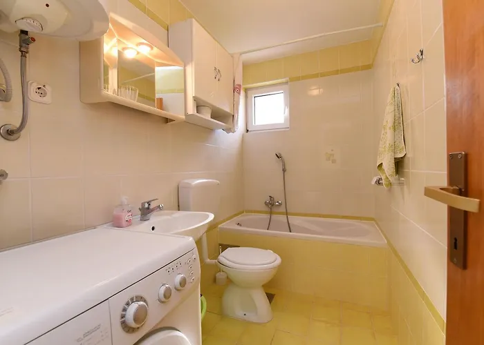 Josip 1562 Daire Pula